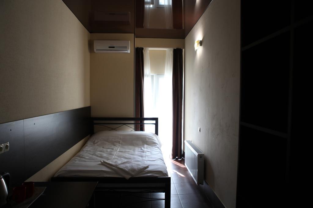 Genuez Hotel Odesa Room photo
