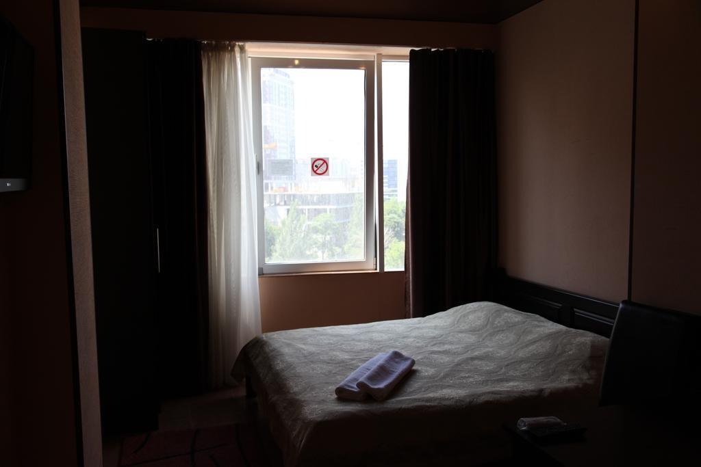Genuez Hotel Odesa Room photo