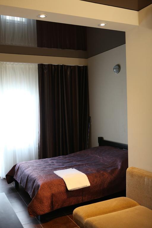 Genuez Hotel Odesa Room photo