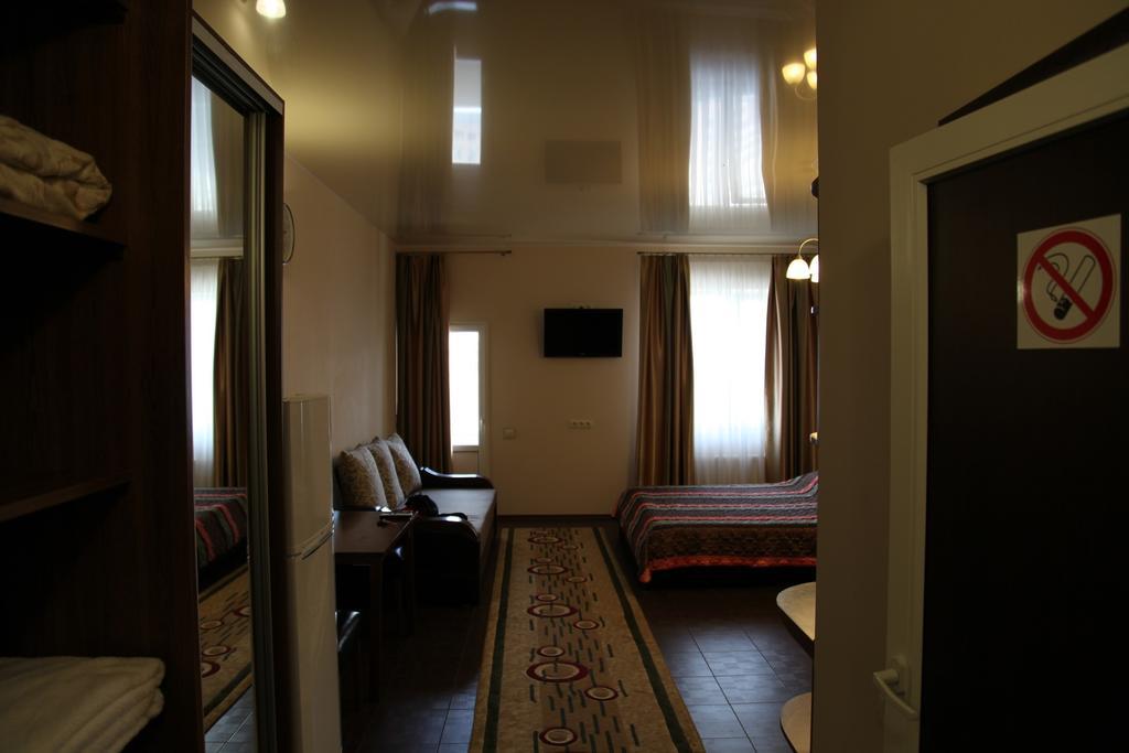 Genuez Hotel Odesa Room photo