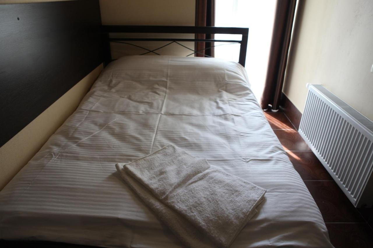 Genuez Hotel Odesa Room photo